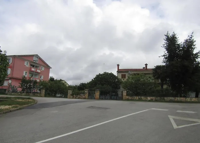 Gardens 2 * Ρόβινι