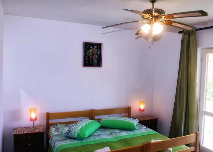 Apartamento Gardens 2 *